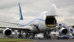 Qantas looks to buy more 747s