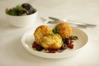 Qantas adds 'international dining' to Perth flight
