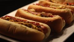 Qantas Clubs get hot dogs