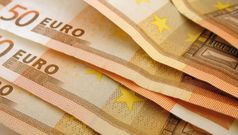 Lufthansa lounge lizard hit for &acirc;&sbquo;&not;2,000