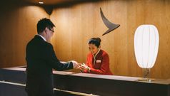 Cathay Pacific opens new Manila lounge