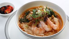 SQ: new business, first class dining