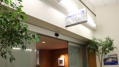 United Club lounge: Los Angeles Terminal 7