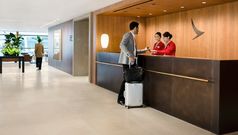 Paid access to more Cathay business class lounges