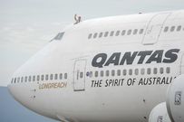 Qantas Boeing 747 'points plane'