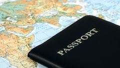 Australian borders to remain closed, travel banned to mid-22