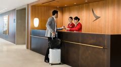 Cathay to open &lsquo;temporary first class lounge&rsquo; in Hong Kong