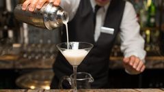 These Qantas lounges are once again serving proper cocktails