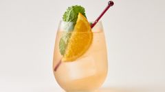 Qatar Airways now serves cocktails from the world&rsquo;s best bar