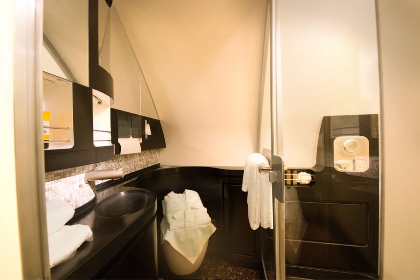 The Residence: bathroom