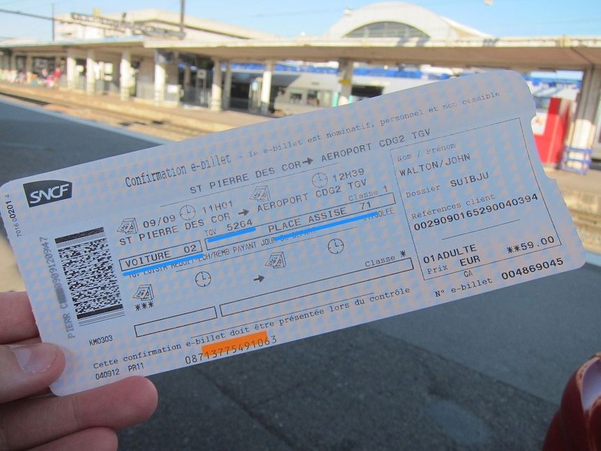 Three important things to note: your carriage ("voiture"), seat number ("place assise") and train number.