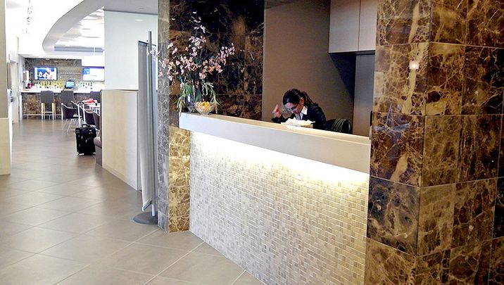 30% off American Airlines Admirals Club membership