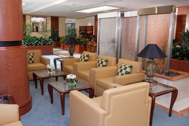 Emirates San Francisco lounge