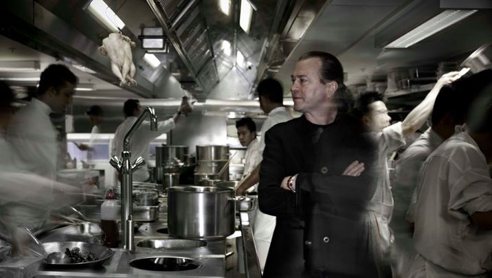 Qantas upgrading east-west meals