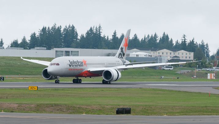 Jetstar's Boeing 787 makes its first flight