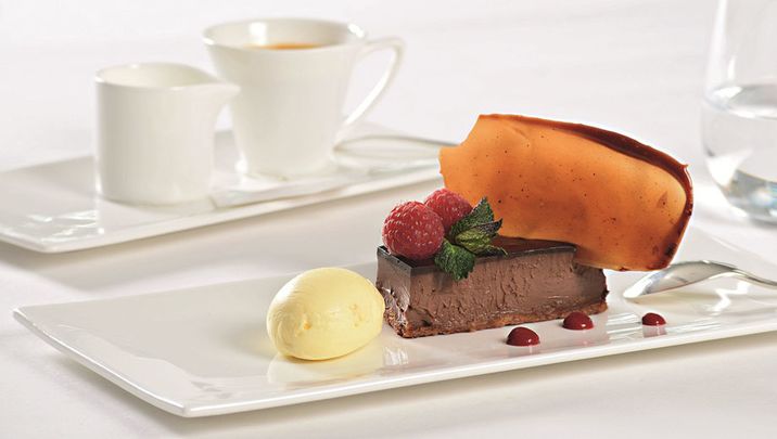 SWISS upgrades Business, First dining