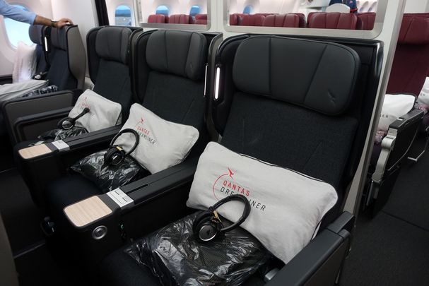 Qantas 787-9, Perth to London in Premium Economy