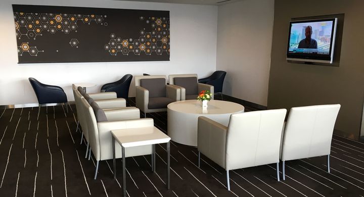 Qantas business class lounge, Tokyo Narita