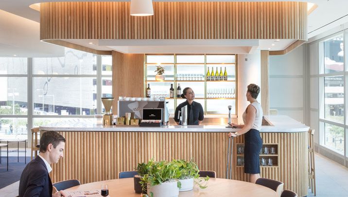 Qantas vs VA: business lounge breakfast battle