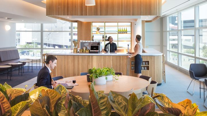 How the Qantas Club and Qantas Business Lounge compare