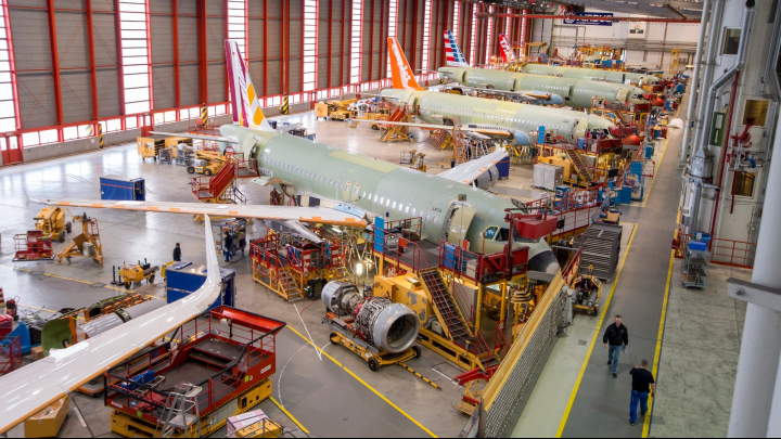 This aviation CEO wants Airbus, Boeing to build fewer planes
