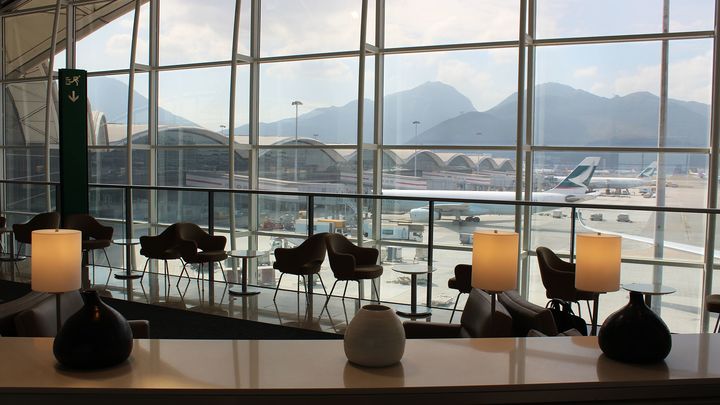 United Club business class lounge, Hong Kong