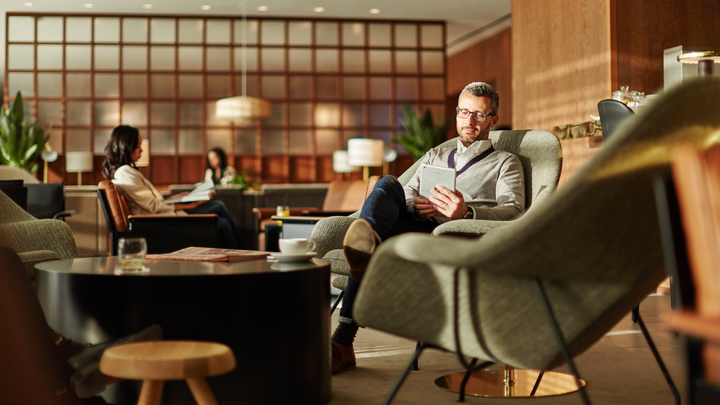 Cathay reopens London first, business class lounges