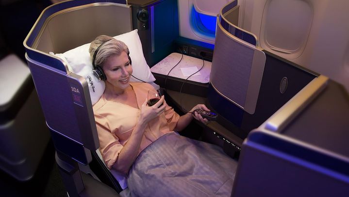 US airlines end compulsory mask-wearing mandates