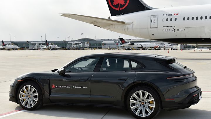 Air Canada unveils exclusive Porsche chauffeur service
