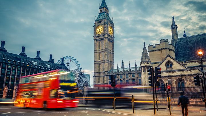 Qantas plans four flights a day to London