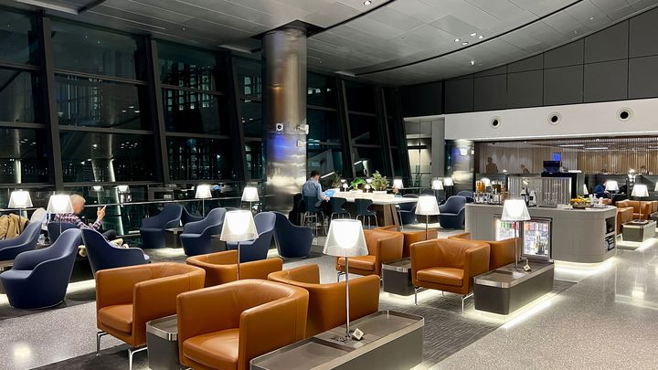 Qatar Airways Platinum Frequent Flyer Lounge, Doha