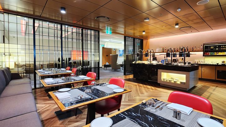 Singapore Airlines SilverKris first class lounge, Sydney