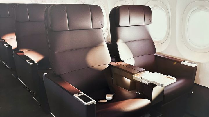 Qantas reveals new 737 business class, economy