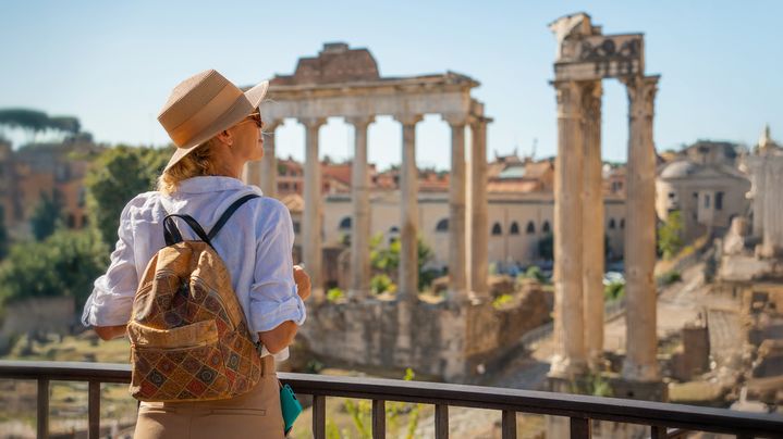 Book your next holiday and earn 20,000 bonus Qantas Points