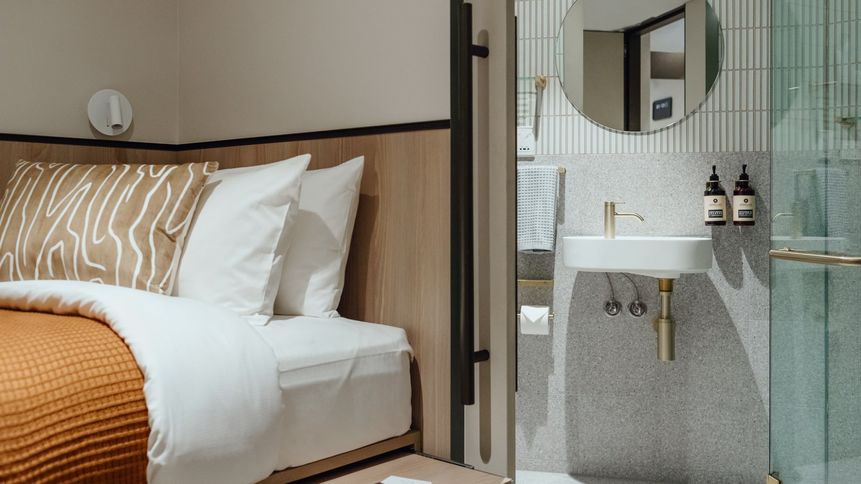 Every room at the Sydney Airport Aerotel has its own en suite bathroom and shower.
