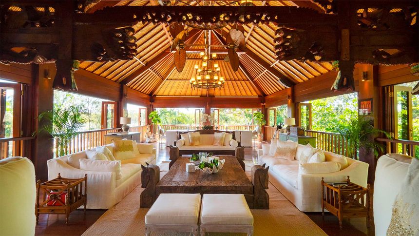 Taking full advantage of its tropical climate, Makepeace is designed to bring the outside in.