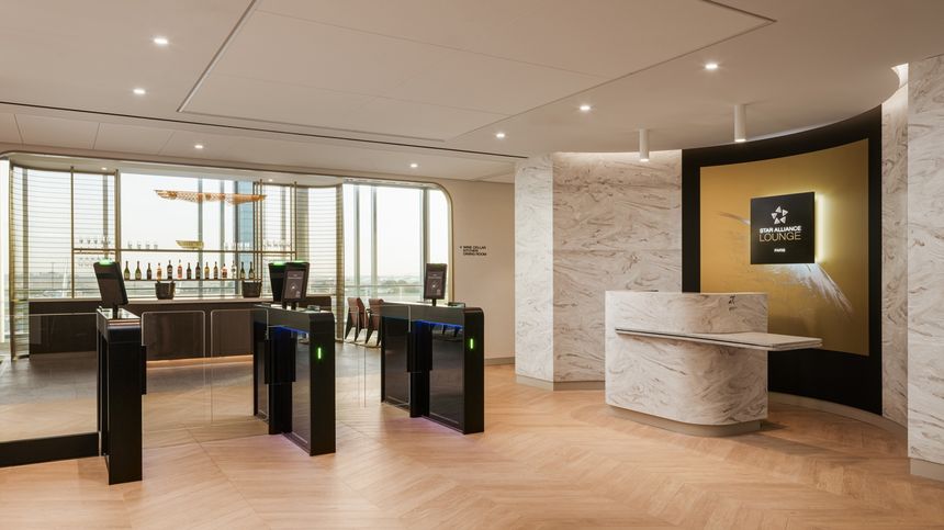 The entrance to Paris' non-Schengen Star Alliance Lounge.