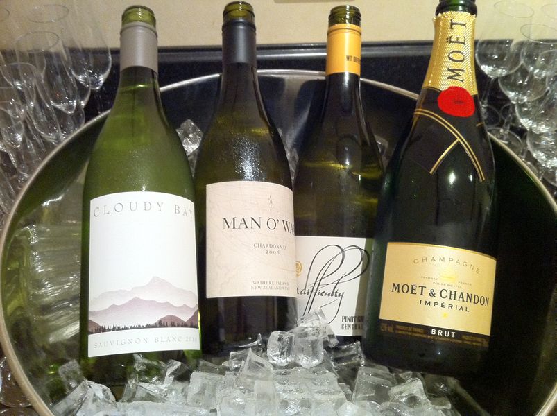 Impressive choice of NZ whites and French champagne