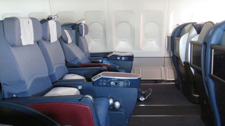 You get plenty of legroom on LAN's A340 to Auckland -- even if the cabin were full, it'd feel roomy.
