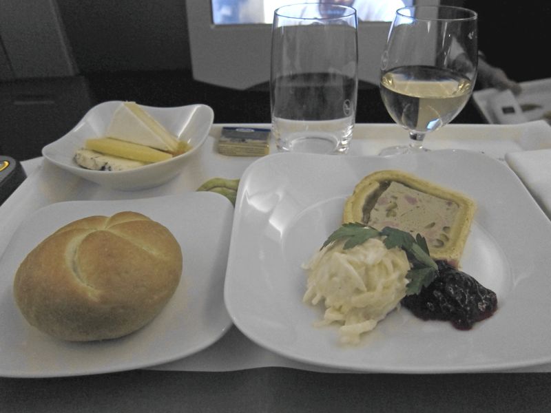 I decided to play to Lufthansa's European strengths, with a delicious patÃ© and Riesling to start.