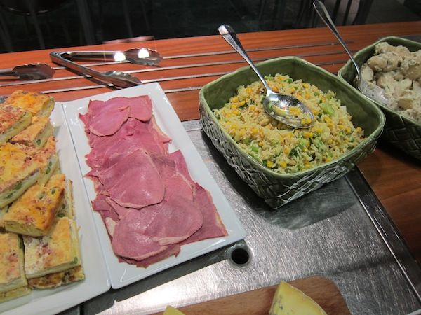Try the rice salad: it's delicious.