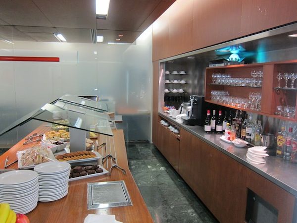 The food area is concentrated on one side of the lounge.