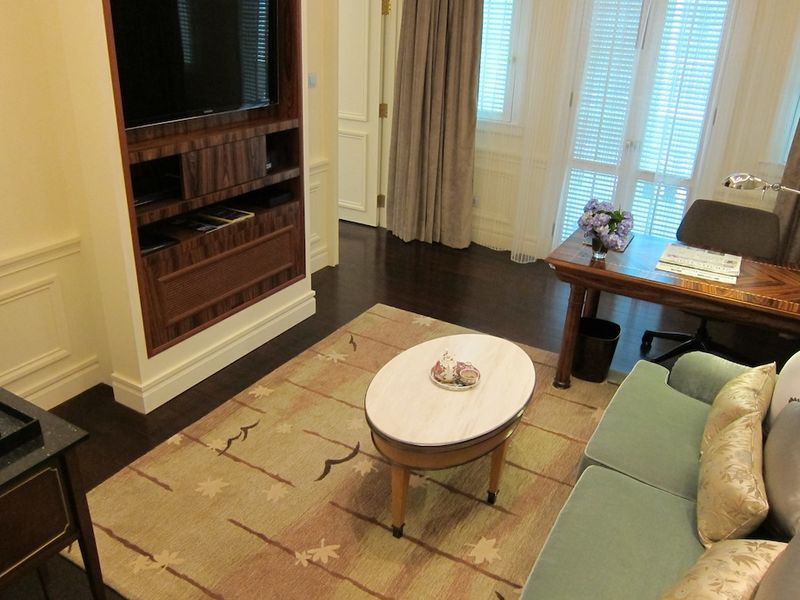 The large living area is elegantly decorated.