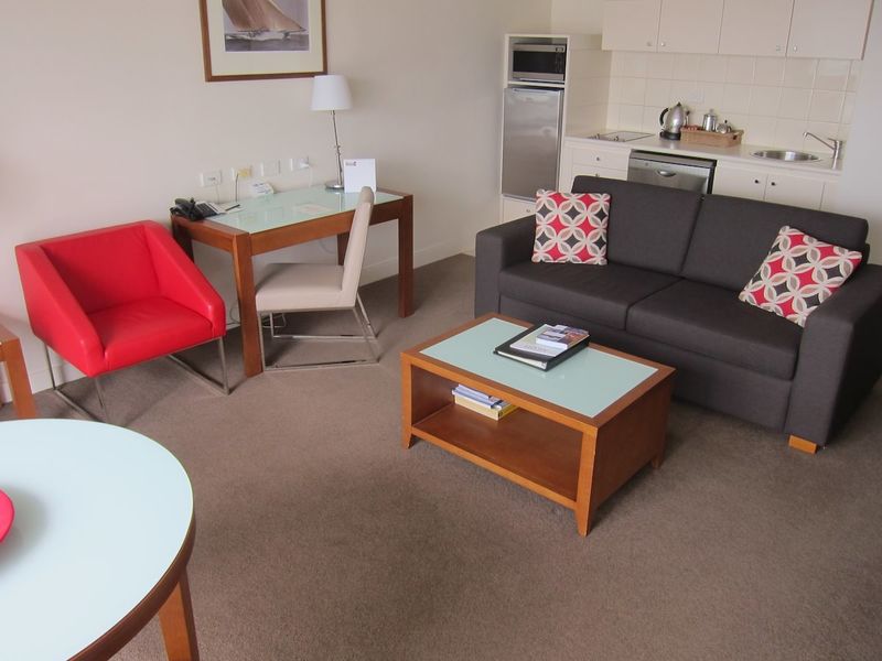 I really liked that the room didn't feel as corporate as many of the other apartment hotels I've stayed at.