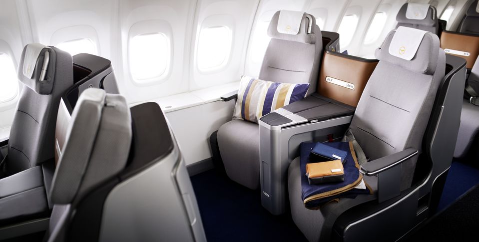 Lufthansa has gone for seats in the already-nicknamed "footsie style" for the upper deck on its 747-8.