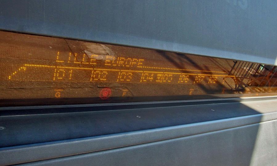 Keep an eye on the LED "where you should stand" guides to know where your carriage will stop.