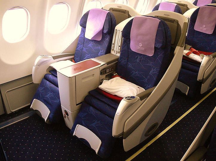 Angled lie-flat seats are in store on both routes for business class passengers.. Laoluan