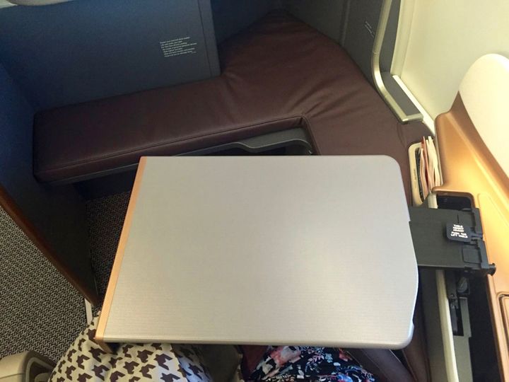 A wide range of movement in the tray table