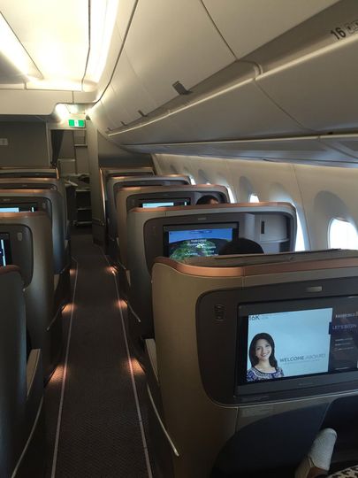 SQ's A350 business class aisle seems narrower than on the Boeing 777-300ER