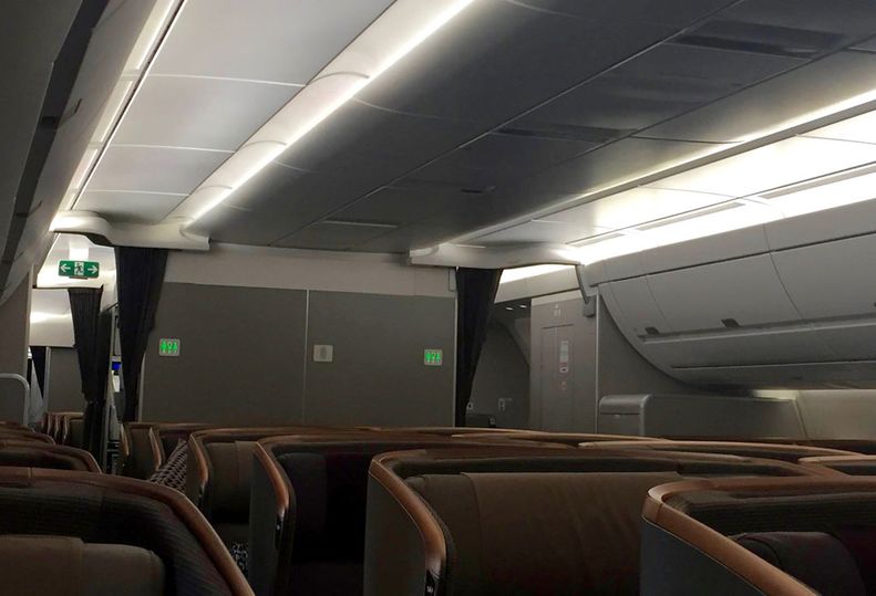 No overhead bins in the middle of the business class cabin